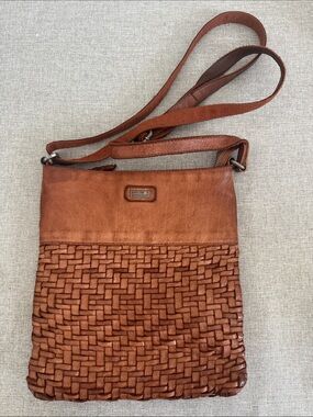 Spikes & Sparrow Woven Leather Crossbody Bag in Cognac